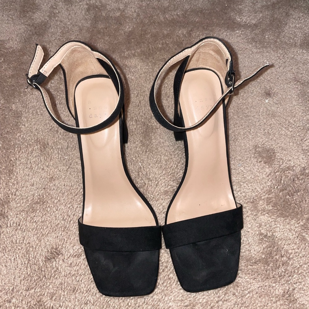 Black heels size 8.5